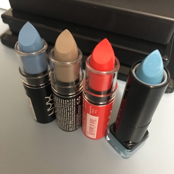 ✨3/$25 Lipstick bundle✨ - Picture 3 of 3